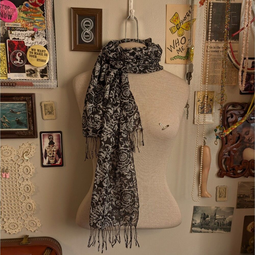 Y2K Grunge Skull Floral Graphic Scarf Wrap Black Gray